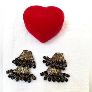 Clip earrings beads black